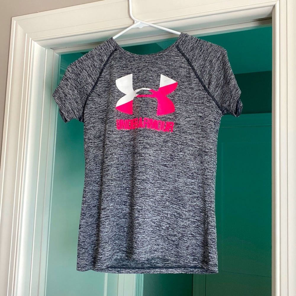 Under Armour Athletic T Shirt- Size YouthLG/ AdultXS